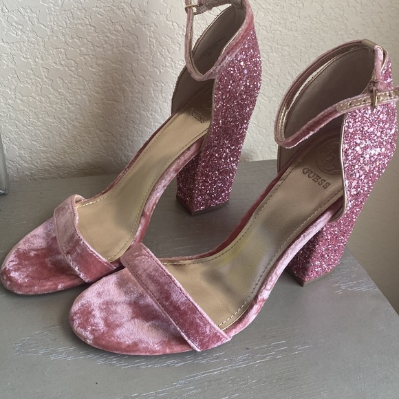 Guess - Picture 3 of 5